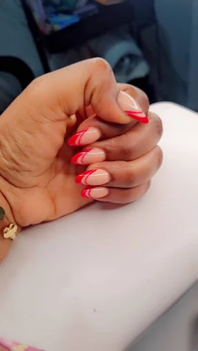 Minimalist nail design